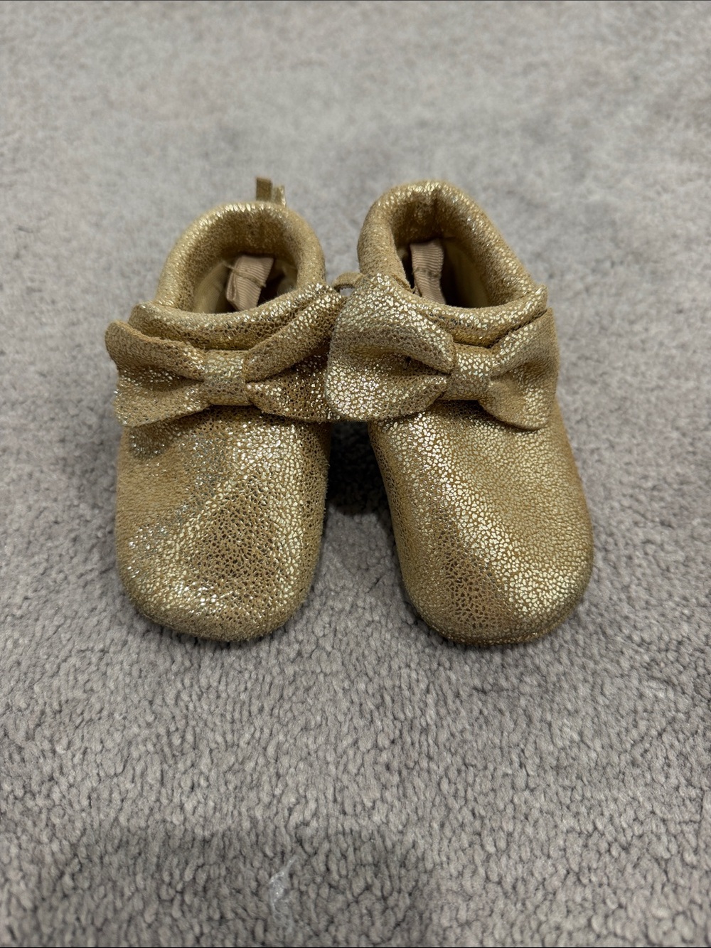 Gold Sparkle Bow Moccasins size 3 baby